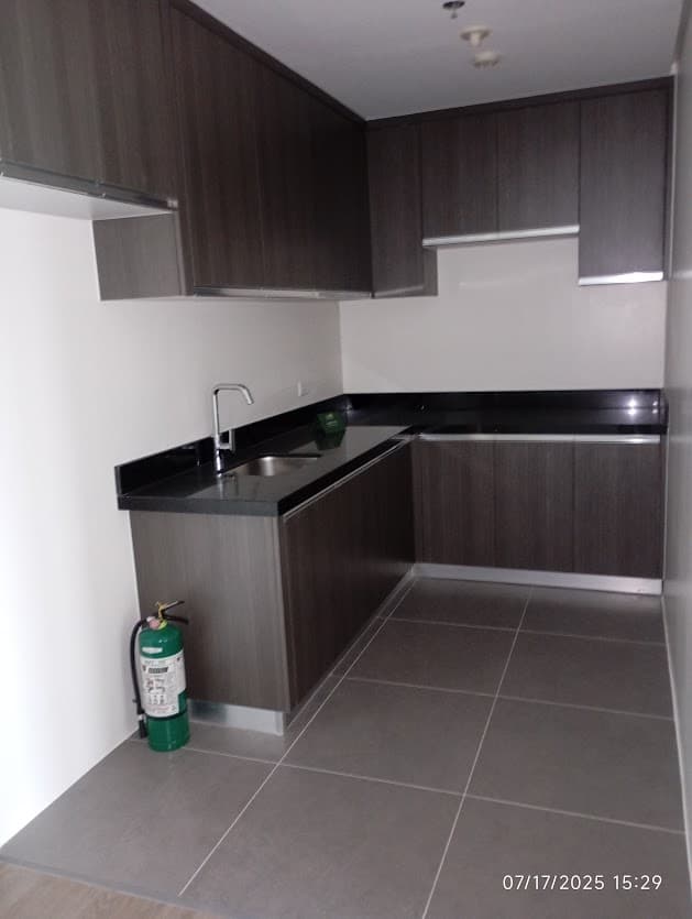 1-BEDROOM UNIT WITH PARKING at THE CONNORS AT GREENHILLS — photo 3 of 3