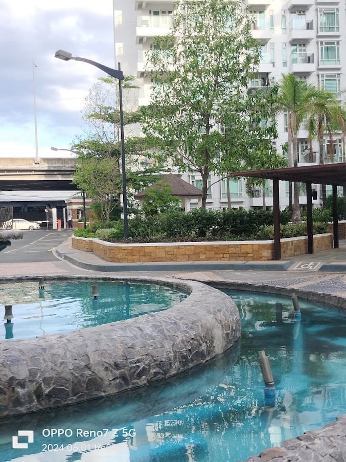 2 BR WITH PARKING AT PARKSIDE VILLAS NEWPORT CITY FOR SALE P10.5M NET ONLY — photo 2 of 3