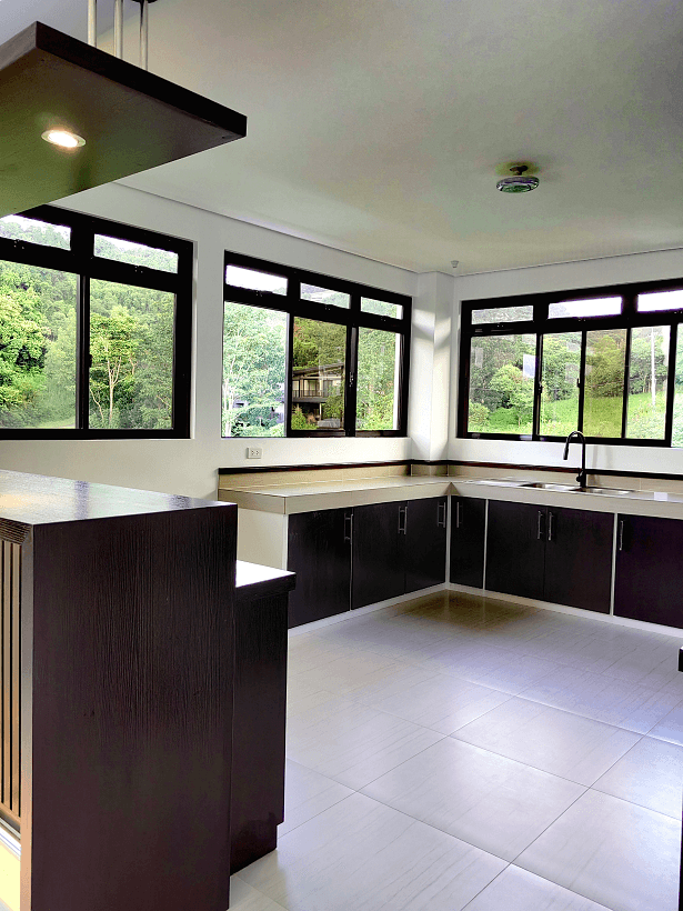 HOUSE FOR SALE IN GOLF VIEW RESIDENCE IN SUN VALLEY ANTIPOLO — photo 2 of 3